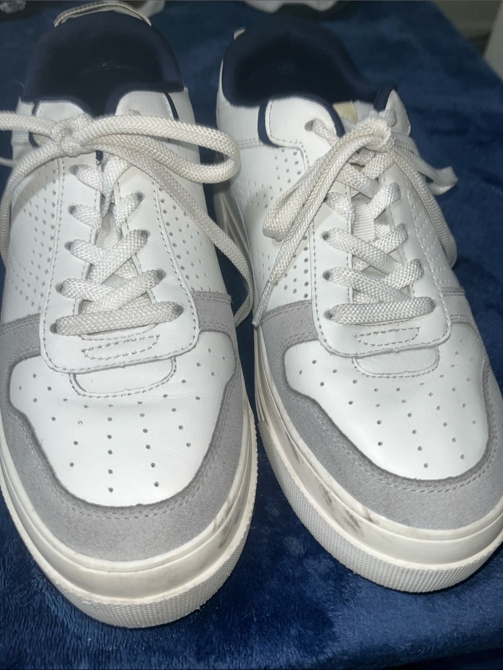 Le Tigre White and Gray Low-Top Sneakers with Navy Accents